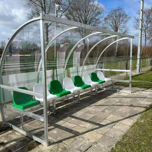 Dug outs model 160 29 Dug-outs model DO160, voor de zitjes heeft u de keuze uit diverse kleuren en ook kunt u kiezen voor dugouts met FSC zitplanken.